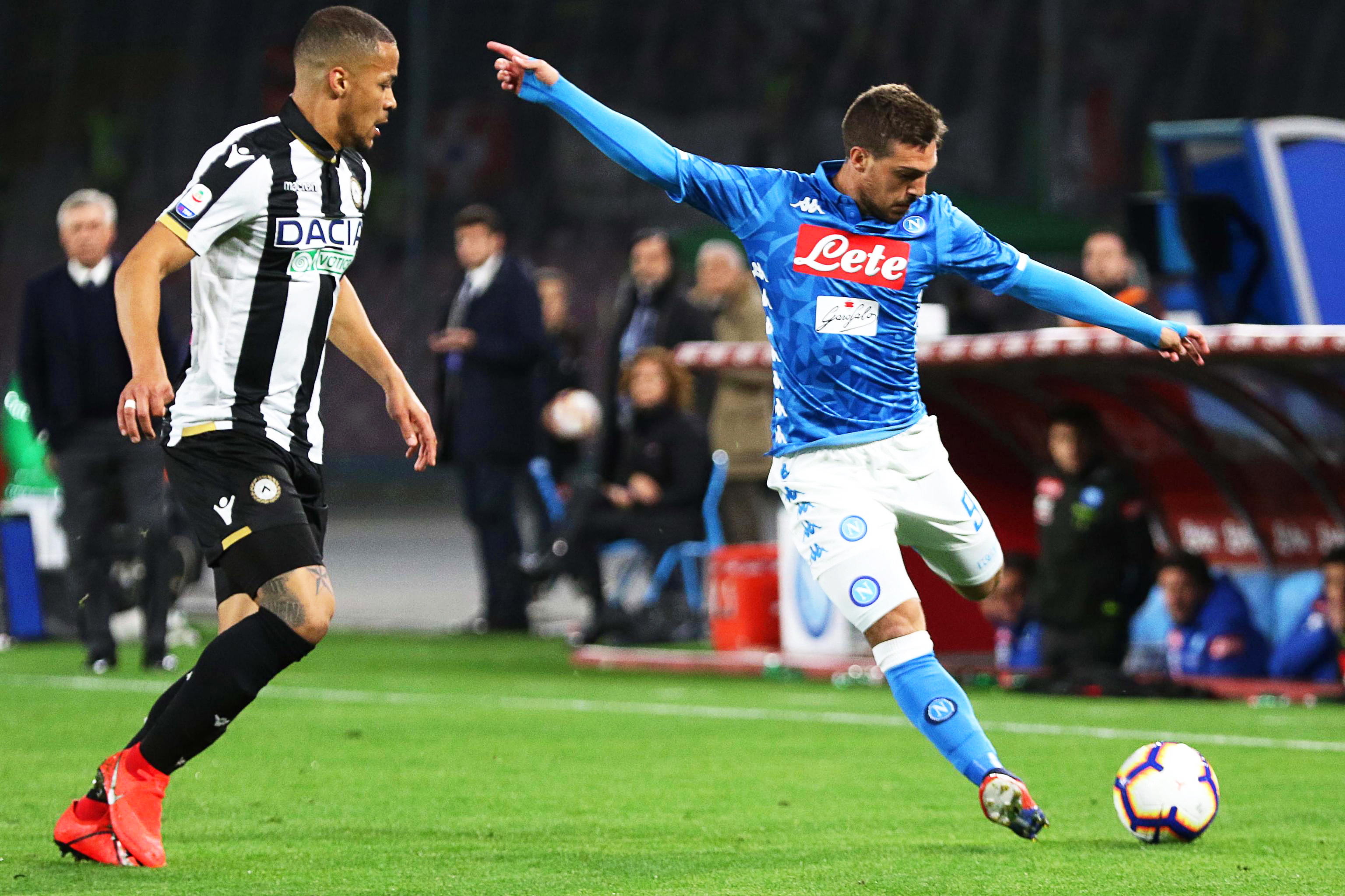 外线持球借 外线持球借